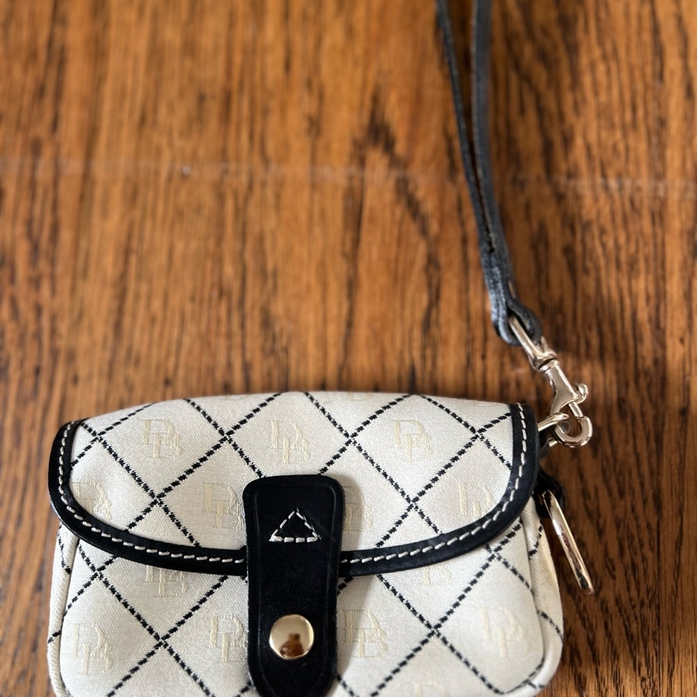 Dooney & Bourke Cream and Black Quilted Wristlet